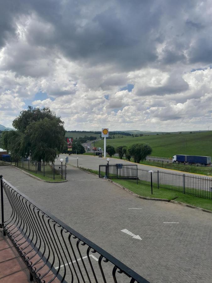 Protea Hotel By Marriott Harrismith Montrose Екстер'єр фото