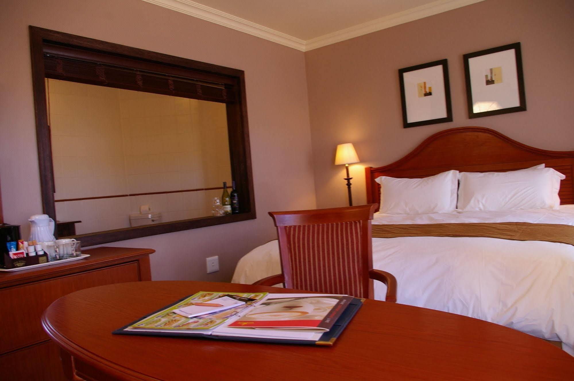 Protea Hotel By Marriott Harrismith Montrose Екстер'єр фото