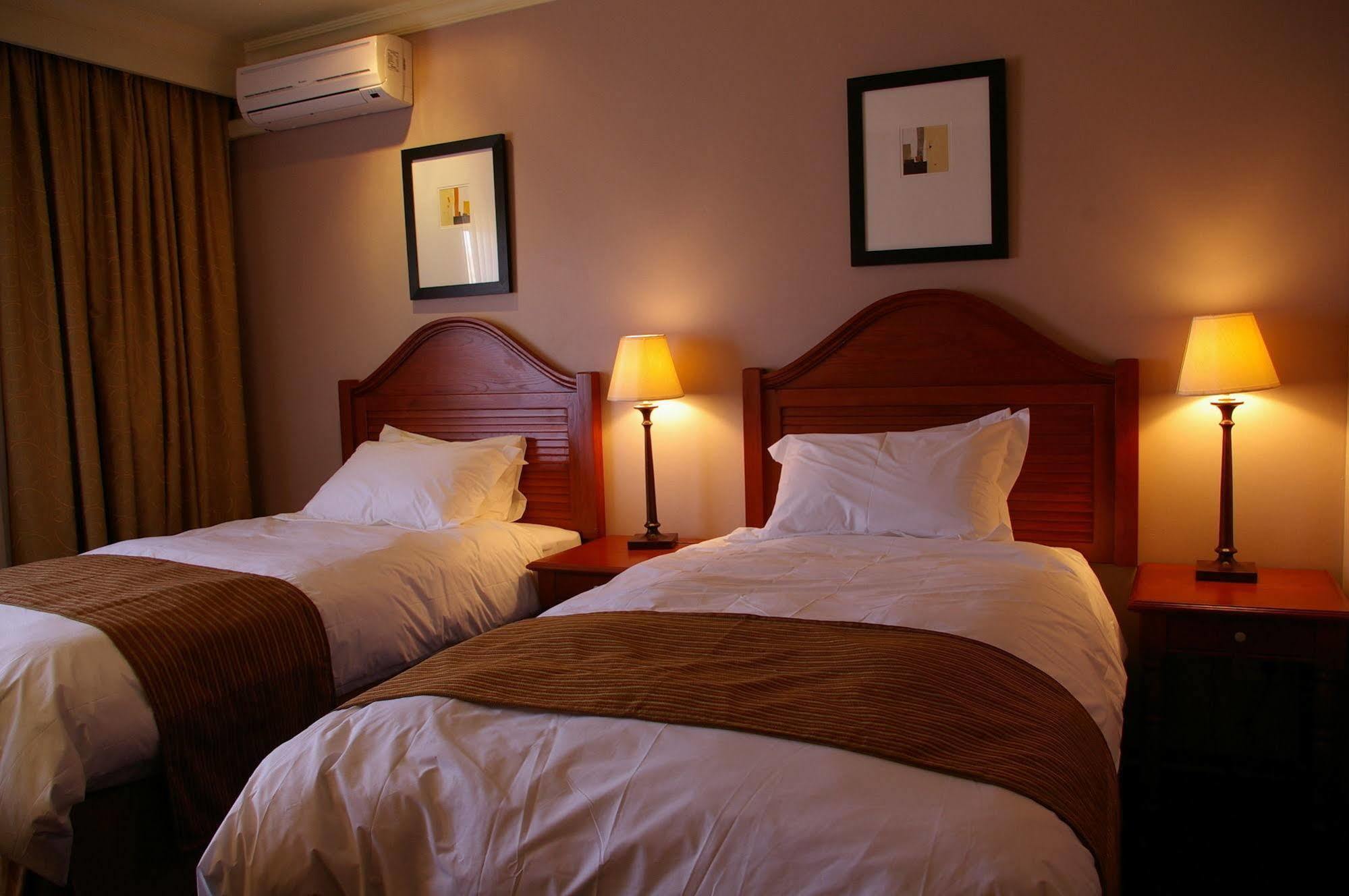 Protea Hotel By Marriott Harrismith Montrose Екстер'єр фото